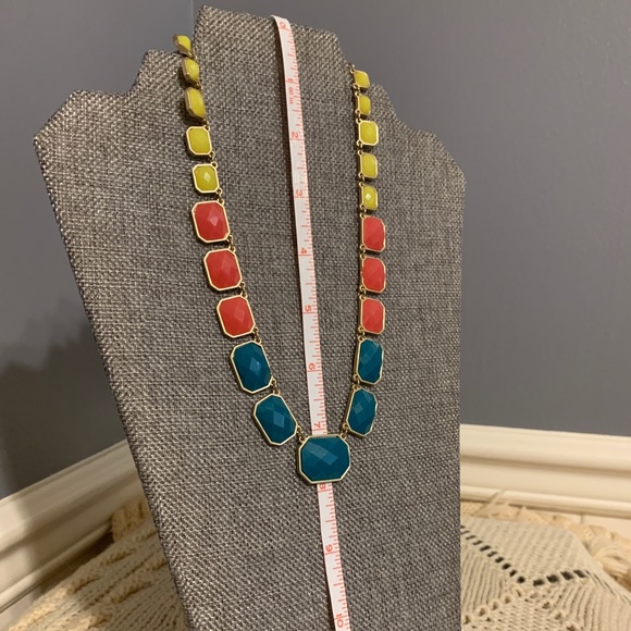 ๐2 for 30๐ Beautiful Tri Colored Necklace - Picture 2 of 4